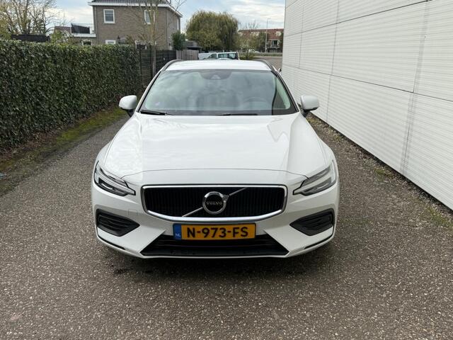 Volvo V60 2.0 B3 Mom. Adv.