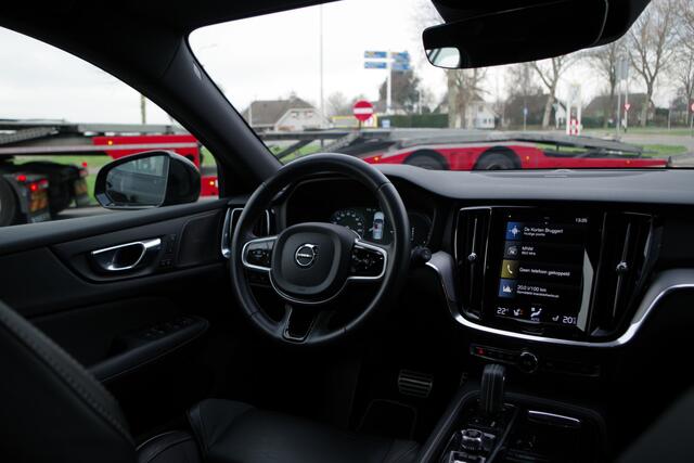 Volvo V60 2.0 T8 Recharge 390 PK AWD R-Design PHEV, Trekhaak, 360 Camera, Memory, H/K Sound, Adap. Cruise Control