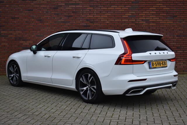 Volvo V60 B4 211PK Plus Dark | Trekhaak | H&K Audio | Sportstoelen