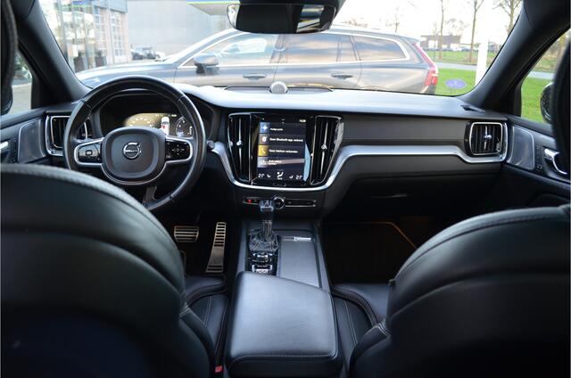 Volvo V60 2.0 T5 R-Design Panodak B&W Memorey Stoelverw. Pilot Assist Trekh. Volle Uitvoering! Head Up Stoelventilatie Achterbank verw.