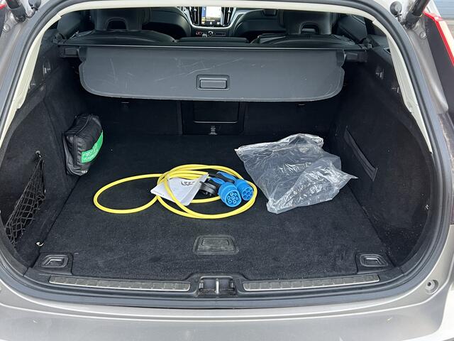 Volvo V60 2.0 T6 Recharge 340 pk AWD Momentum Pro Navigatie Trekhaak Panoramadak Head Up Camera PDC v+a Dab Carplay Extra Getint Glas NL Auto 1e Eigenaar Plug in Hybride