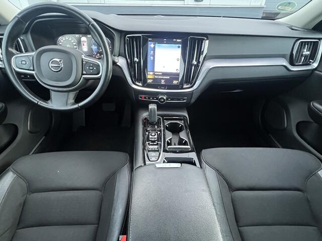 Volvo V60 2.0 T6 Recharge 340 pk AWD Momentum Pro Navigatie Trekhaak Panoramadak Head Up Camera PDC v+a Dab Carplay Extra Getint Glas NL Auto 1e Eigenaar Plug in Hybride