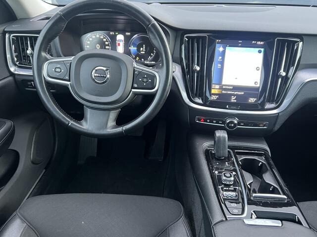 Volvo V60 2.0 T6 Recharge 340 pk AWD Momentum Pro Navigatie Trekhaak Panoramadak Head Up Camera PDC v+a Dab Carplay Extra Getint Glas NL Auto 1e Eigenaar Plug in Hybride