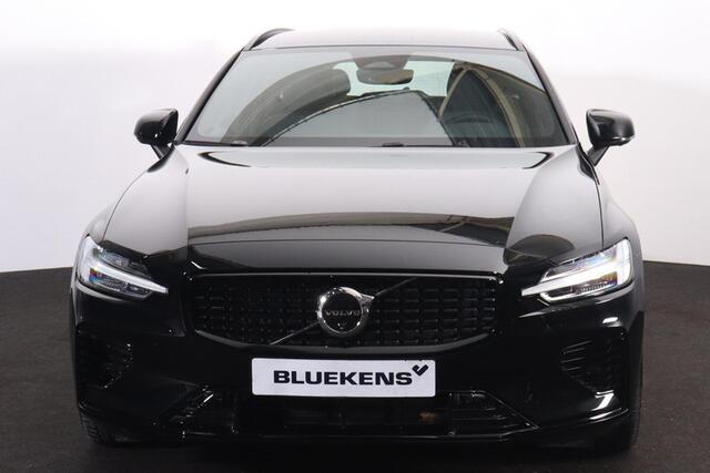Volvo V60 T6 Recharge AWD Plus Dark - IntelliSafe Assist & Surround - 360º Camera - Harman/Kardon audio - Verwarmde voorstoelen, stuur & achterbank - Parkeersensoren voor & achter - Elektr. bedienb. voorstoelen met geheugen - Elektr. inklapbare trekhaak - 18' LMV