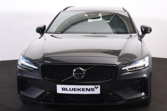 Volvo V60 T6 Recharge AWD Plus Dark - IntelliSafe Assist & Surround - 360º Camera - Harman/Kardon audio - Verwarmde voorstoelen, stuur & achterbank - Parkeersensoren voor & achter - Elektr. bedienb. voorstoelen met geheugen - Elektr. inklapbare trekhaak - 18' LMV