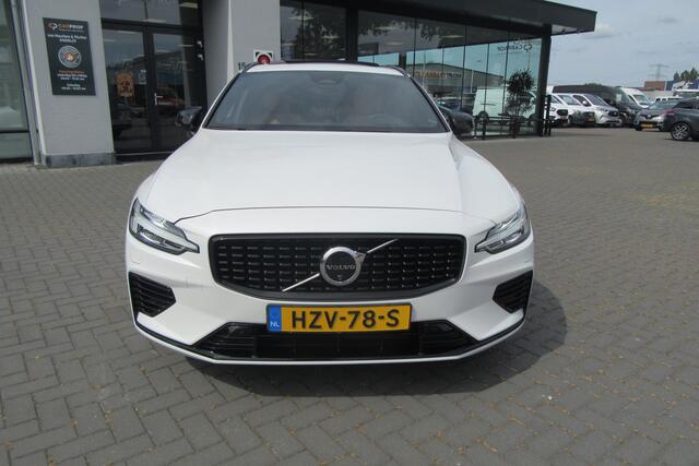 Volvo V60 2.0 T6 Plug-in hybrid AWD Ultra Dark, Full Options