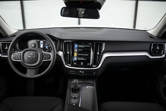 Volvo V60 2.0 B3 Momentum Advantage | Trekhaak | Advantage Styling Pack l Getint Glas | 19" | CarPlay |