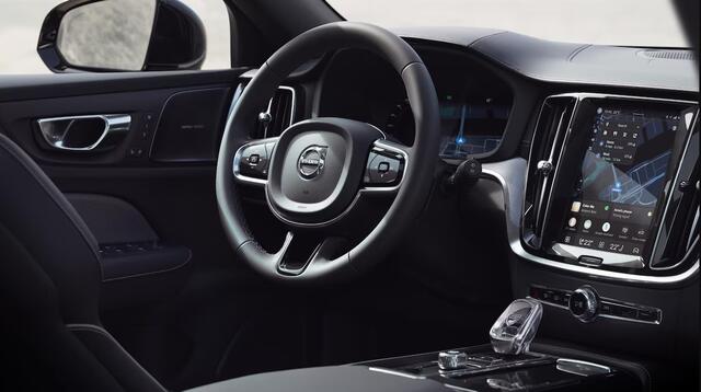 Volvo V60 T8 AWD Ultra Performance Edition Dark | Extra getint glas achter | 19" 5-triplespaaks Glossy Black Diamond Cut