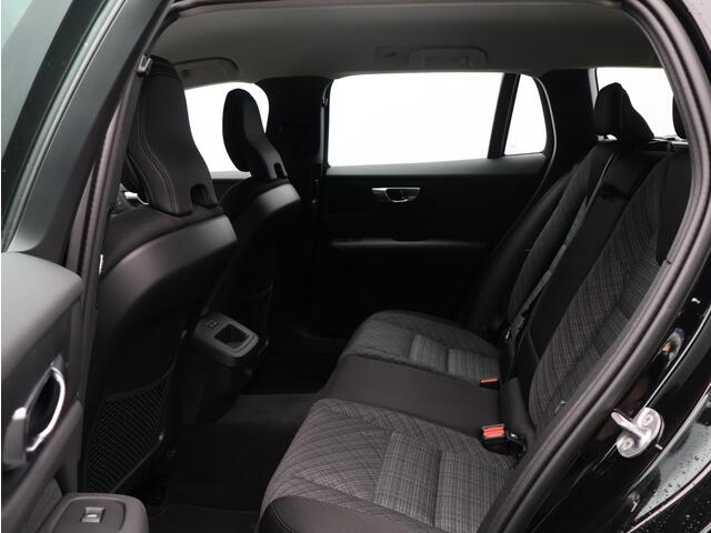 Volvo V60 2.0 B4 Essential Edition / Adaptive Cruise / Climate Pack / BLIS / Pilot Assist / 18" Wielen / Park Assist Achter+Voor /