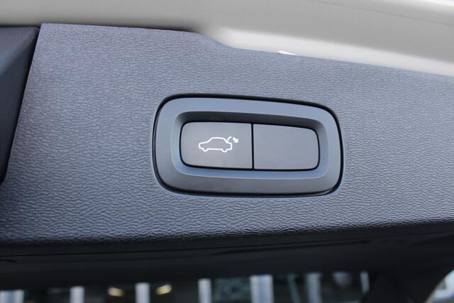 Volvo V60 T4 Automaat Momentum Pro | Trekhaak | Schuif/kanteldak | Verw. Voorstoelen | Getint glas | 18" LMV