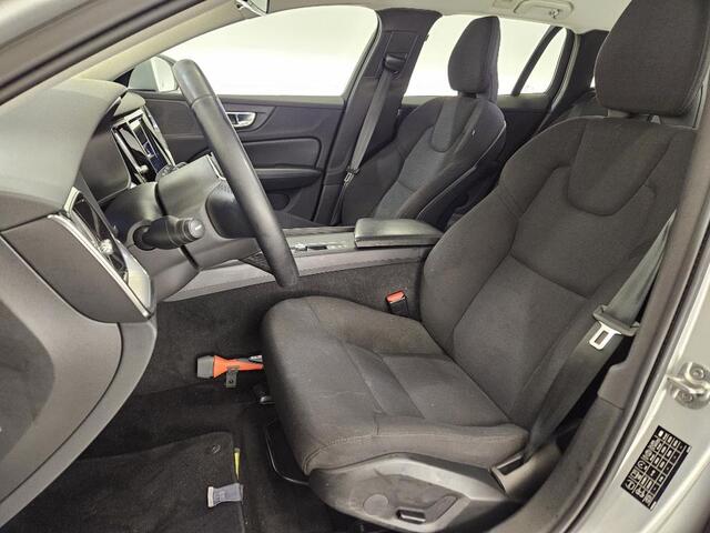 Volvo V60 2.0 B3 Core | Cruise Control | Navigatie | Apple CarPlay & Android Auto | PDC Achter | LED Koplampen | 2 Zone Climate Control |