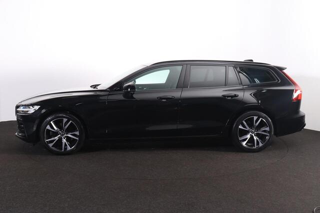 Volvo V60 B3 Plus Dark - IntelliSafe Assist & Surround - Parkeercamera achter - Verwarmde voorstoelen, stuur & achterbank - Parkeersensoren voor & achter - Elektr. bedienb. voorstoelen met geheugen - Draadloze tel. lader - High Performance audio - 18' LMV