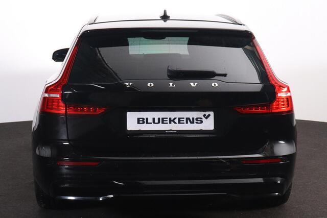 Volvo V60 B3 Plus Dark - IntelliSafe Assist & Surround - Parkeercamera achter - Verwarmde voorstoelen, stuur & achterbank - Parkeersensoren voor & achter - Elektr. bedienb. voorstoelen met geheugen - Draadloze tel. lader - High Performance audio - 18' LMV