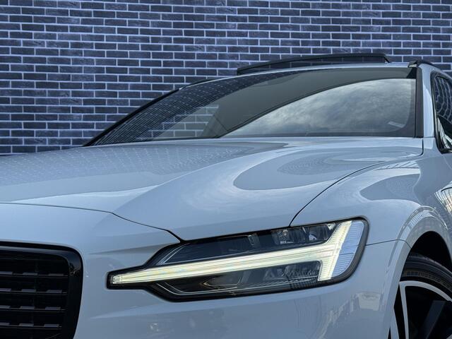 Volvo V60 2.0 T6 Recharge AWD R-Design | trekhaak | Adaptieve cruise controle | Long Range | Panorama Schuifdak | Harman/Kardon | Sportstoelen | Memory | Stuur + Stoel verwarming | Keyless |