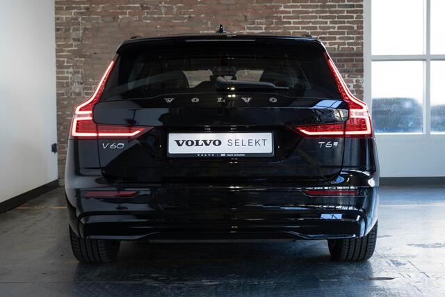 Volvo V60 T6 Plug-in hybrid AWD Plus Dark | Stoelverwarming | 360° parkeercamera | Stoelverwarming | Semi-Electrische wegklapbare trekhaak | Parkeersensoren voor + achter | Google infotainment | Nappa Lederenbekleding