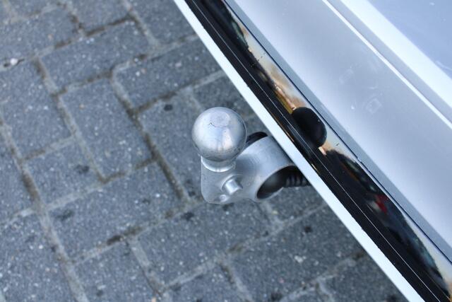 Volvo V60 T6 Automaat Plug-in hybrid AWD Plus Dark | Trekhaak | H&K Audio | 360 Camera | Verw. Stoelen & Achterbank | Keyless |