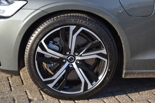 Volvo V60 T6 350PK Plug-in hybrid AWD Plus Dark | Panodak | ACC | H&K | HUD | Blis | Contour stoelen