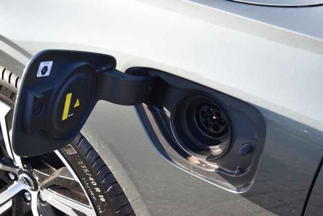 Volvo V60 T6 350PK Plug-in hybrid AWD Plus Dark | Panodak | ACC | H&K | HUD | Blis | Contour stoelen