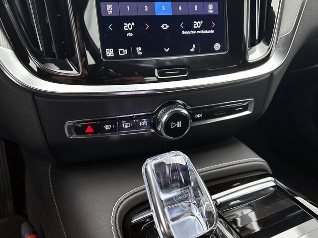 Volvo V60 T6 Recharge AWD Plus Dark - IntelliSafe Assist & Surround - 360º Camera - Harman/Kardon audio - Verwarmde voorstoelen, stuur & achterbank - Parkeersensoren voor & achter - Elektr. bedienb. voorstoelen met geheugen - Elektr. inklapbare trekhaak - 18' LMV