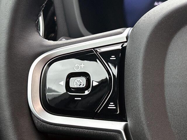 Volvo V60 T6 Recharge AWD Plus Dark - IntelliSafe Assist & Surround - 360º Camera - Harman/Kardon audio - Verwarmde voorstoelen, stuur & achterbank - Parkeersensoren voor & achter - Elektr. bedienb. voorstoelen met geheugen - Elektr. inklapbare trekhaak - 18' LMV