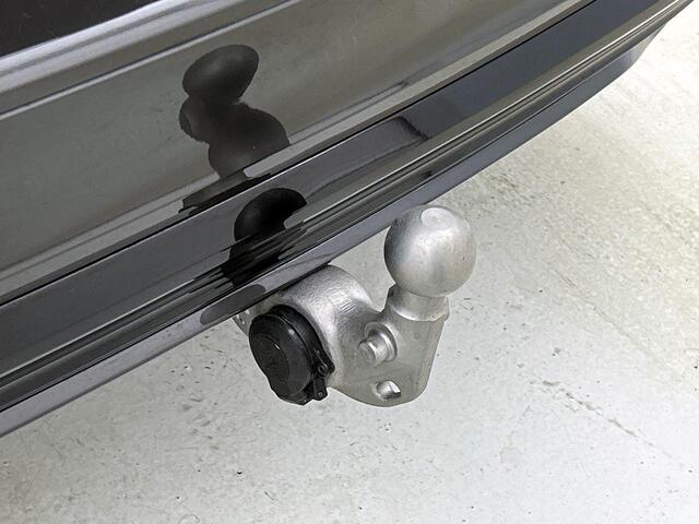 Volvo V60 T6 Recharge AWD Plus Dark - IntelliSafe Assist & Surround - 360º Camera - Harman/Kardon audio - Verwarmde voorstoelen, stuur & achterbank - Parkeersensoren voor & achter - Elektr. bedienb. voorstoelen met geheugen - Elektr. inklapbare trekhaak - 18' LMV