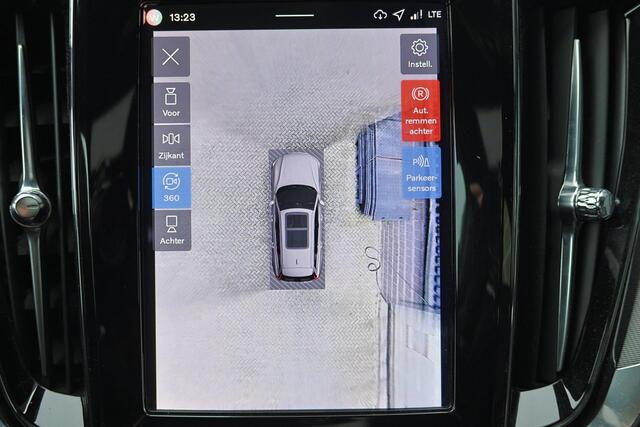 Volvo V60 T6 Recharge AWD Plus Dark - IntelliSafe Assist & Surround - 360º Camera - Harman/Kardon audio - Verwarmde voorstoelen, stuur & achterbank - Parkeersensoren voor & achter - Elektr. bedienb. voorstoelen met geheugen - Elektr. inklapbare trekhaak - 18' LMV