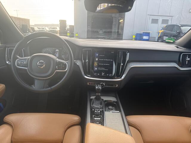Volvo V60 2.0 T5 Inscription | Leder | Cruise control | Parkeer sensoren voor en achter | Stoelverwarming | HUD | Trekhaak |