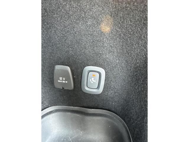 Volvo V60 2.0 T5 Inscription | Leder | Cruise control | Parkeer sensoren voor en achter | Stoelverwarming | HUD | Trekhaak |