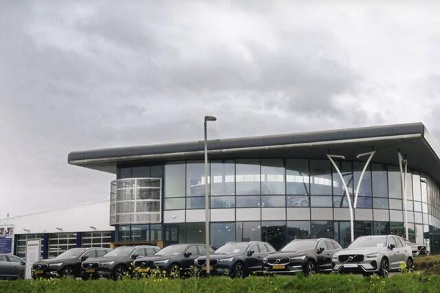 Volvo V60 2.0 T8 Plug-in hybrid AWD Ultra Perf. Ed. Dark