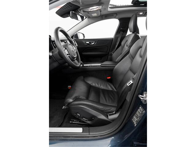 Volvo V60 2.0 B4 Plus Bright Panoramadak Trekhaak Leder