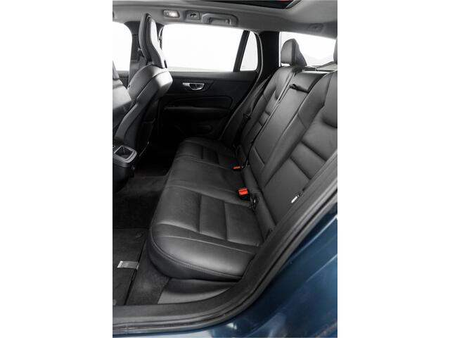 Volvo V60 2.0 B4 Plus Bright Panoramadak Trekhaak Leder
