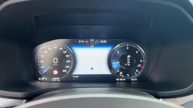 Volvo V60 2.0 D4 Momentum AUTOMAAT / FULL LED / CARPLAY / LEDER / STOELVERW / STUURVERW / ACHTERBANKVERW / PDC / BLUETOOTH / ACC / NL-AUTO