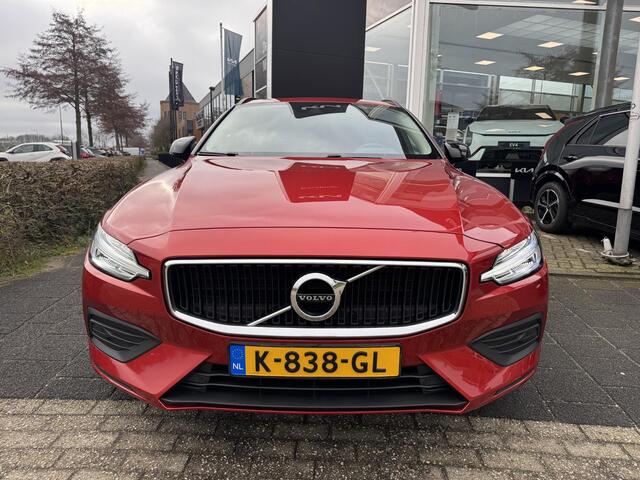 Volvo V60 2.0 B3 Momentum met Winterwielen, BTW-Auto, Origineel Nederlands, Wegklapbare Trekhaak, Lederen Bekleding, Enz...