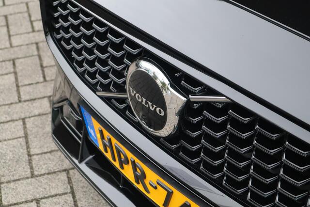 Volvo V60 2.0 T6 Plug-in hybrid AWD Plus Dark | 360* Camera| Harman Kardon audiosysteem| Stoelverwarming voor + achter| Stuurwielverwarming| Verwarmbare voorruit| Semi- elektrisch inklapbare trekhaak|