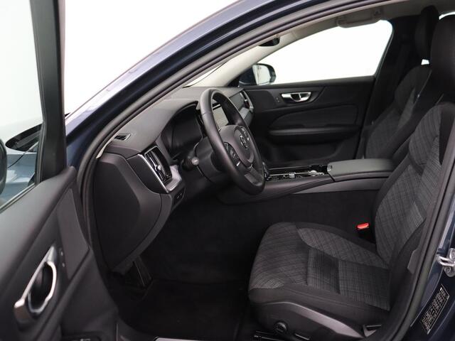 Volvo V60 2.0 T6 Plug-in hybrid AWD Core Bright | Trekhaak | Achterbankverwarming | Adaptive cruise | Carplay | Stoelverwarming | Climate control | Keyless | Parkeerhulp | PHEV | Plug In