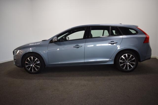 Volvo V60 T2 123pk AUT6 Polar+ Dynamic/ Trekhaak 1500kg/ Leer/ Stoel verw./ Xenon/ Navi