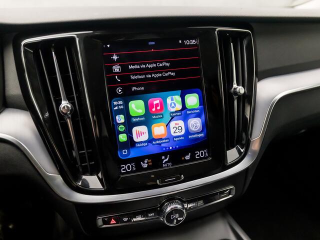 Volvo V60 2.0 B3 Sport 177Pk Automaat (APPLE CARPLAY, LEDER, CAMERA, GETINT GLAS, STUUR/STOELVERWARMING, ELEK SPORTSTOELEN, ADAPTIVE CRUISE, PARKEERSENSOREN, NIEUWSTAAT)