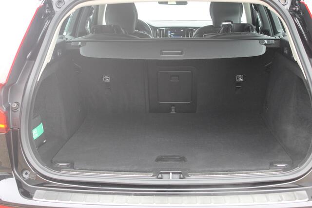 Volvo V60 B3 163PK Automaat Momentum Advantage Lederen bekleding / Apple Carplay / Cruise control / Stoelverwarming / Stuurwielverwarming / lichtmetalen velgen / Road Sign information