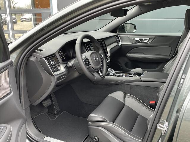 Volvo V60 2.0 T8 Plug-in hybrid AWD Plus Dark | Nappa Leder | 19" Velgen | Parkeercamera | Elektrische achterklep