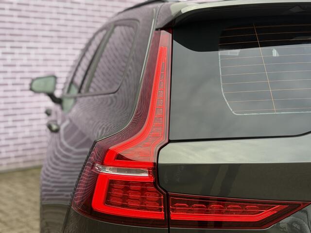 Volvo V60 2.0 B3 Momentum Business | Stoel en stuurverwarming | Camera | Parkeersensoren V+A | Apple carplay/Android auto | Adaptief | Pilot Assist | Extra getint glas | Leder |