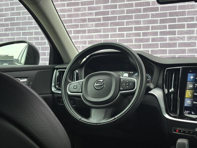 Volvo V60 2.0 B3 Momentum Business | Stoel en stuurverwarming | Camera | Parkeersensoren V+A | Apple carplay/Android auto | Adaptief | Pilot Assist | Extra getint glas | Leder |