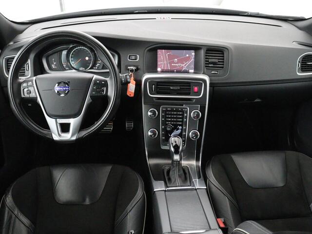 Volvo V60 2.0 T4 Sport | Adaptive cruise | Stoelverwarming | Camera | Trekhaak | Leder/Alcantara | Bi-Xenon | Sportstoelen | Climate control | R Design