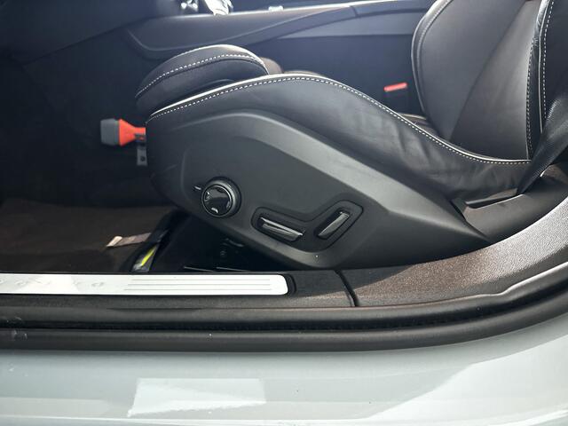 Volvo V60 T6 Plug-in hybrid AWD Plus Dark | Parkeercamera | Stoel- en Stuurverwarming | Harman Kardon | Trekhaak