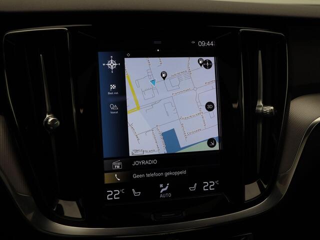 Volvo V60 2.0 B3 R-Design 163 Pk Automaat | Panoramadak | Trekhaak Elektrisch | Adaptive Cruise | Camera | Stuur- & Stoelverwarming | 18 Inch | 125.382 Km