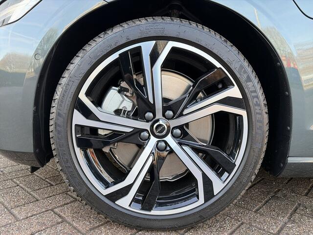 Volvo V60 T6 Plug-in hybrid AWD Ultra Dark / Gratis Lounge Pack twv ¤ 3995 / Audio B&W / stoel ventilatie voor / 360 Camera /
