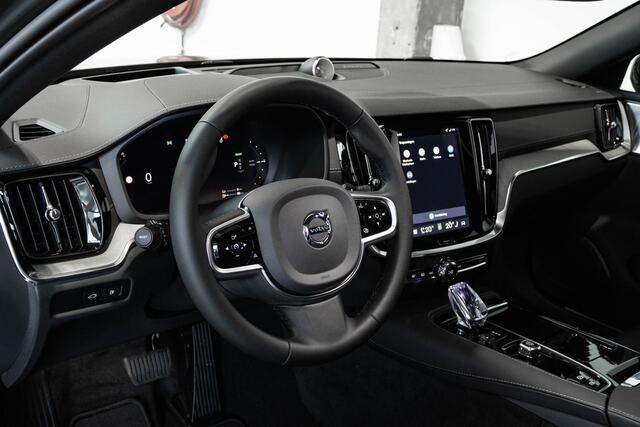 Volvo V60 T8 Plug-in hybrid AWD Ultra Dark | Bowers & Wilkins Audio | Nappa Leder met Ventilatie & Massage | Head-Up Display | Schuif/Kantel-Panoramadak | 360º Visual Park Camera | 19" Lichtmetalen Wielen
