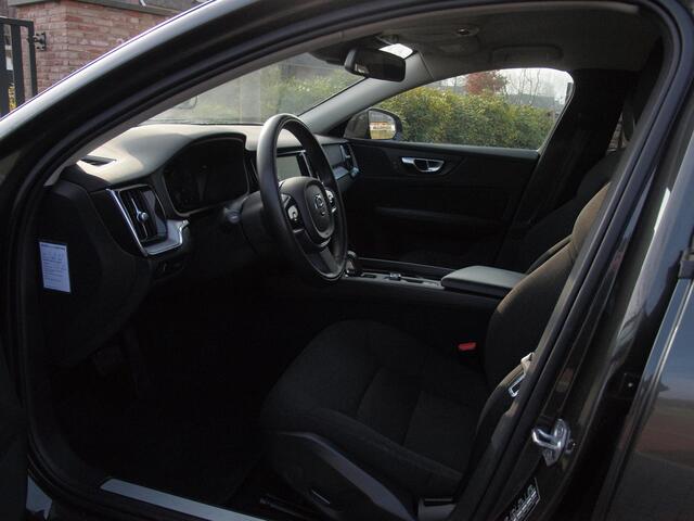 Volvo V60 2.0 B3 Momentum Advantage | Camera | Trekhaak | Apple Carplay | Cruise Control |