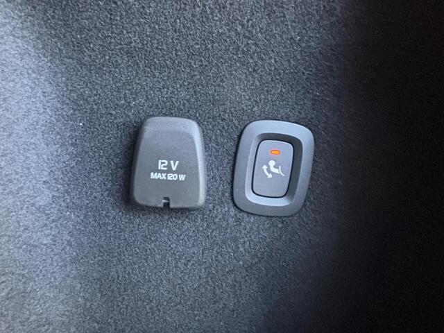 Volvo V60 2.0 T8 Plug-in hybrid AWD Plus Dark / Polestar tuning / Elek. trekhaak / Harman Kardon / Sportstoelen /