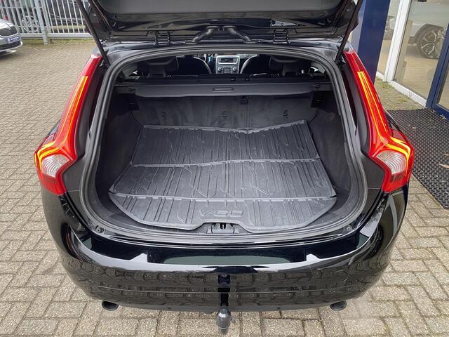Volvo V60 1.5 T3 Polar / Automaat / Dealer-Onderhouden / Adaptieve Cruise-Control / Standkachel / Stuur-/Stoelverwarming / Trekhaak / Keyless / Climate-Control / Radio-Bluetooth / Navi / PDC-Achter / 16'' LMV / ENZ.