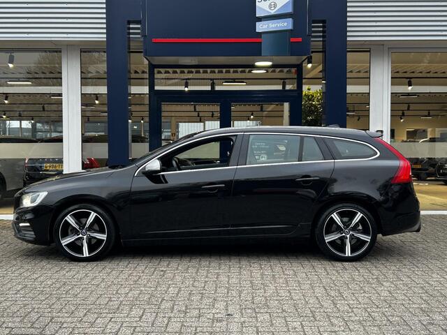 Volvo V60 1.5 T3 Nordic+ / Automaat / NL-Auto / Dealer-Onderhouden / Standkachel / Half-Leder/Half-Alcantara / Stoelverwarming / Cruise-Control / Climate-Control / Radio-Bluetooth / Navi / PDC-Achter / 18'' LMV / ENZ.